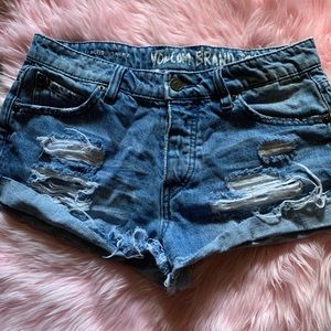 VOLCOM Distressed shorts Size 3